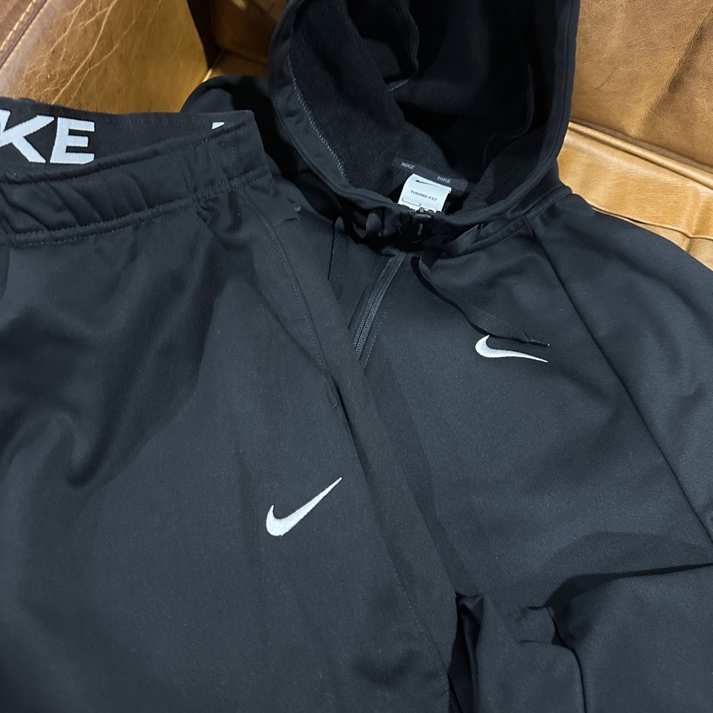 Nike Men's Black Zippered Hoodie and Sweatpants Thermafit Large Like New